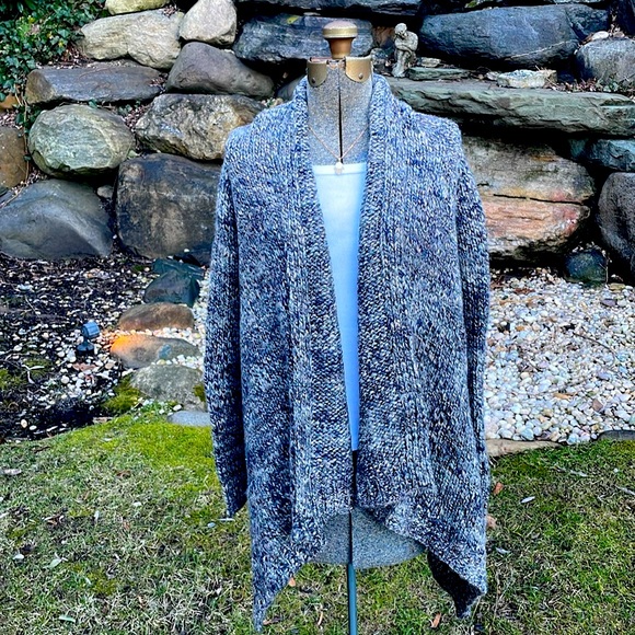 TALBOTS WOOL / ALPACA BLEND HIGH LOW CARDIGAN SWEATER 🖤🤍 - M - Picture 1 of 7